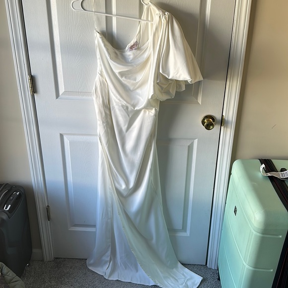 Formal dress, white! - Picture 3 of 3